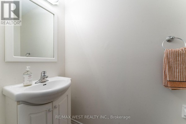 Family room - 3126 Augusta Drive, Mississauga, ON L5N5E2 Photo 5