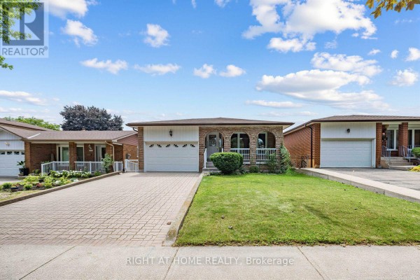 3126 Mccarthy Court, Mississauga, ON L4Y3Z5 Photo 2