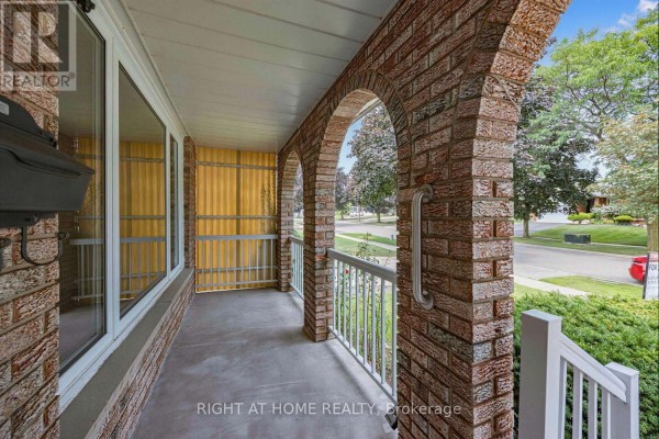 3126 Mccarthy Court, Mississauga, ON L4Y3Z5 Photo 4