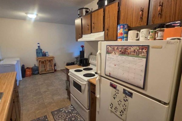 Primary Bedroom - 312b, 5611 9 Avenue, Edson, AB T7E1R5 Photo 5