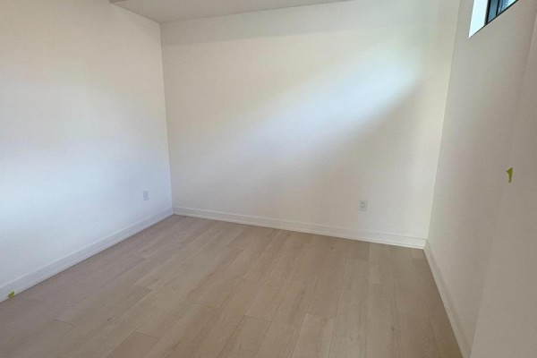 Kitchen - 313 - 1 Vine Avenue, Toronto, ON M6P0C8 Photo 3
