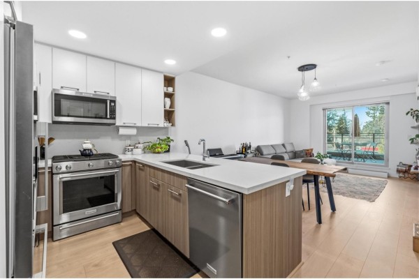 313 14022 North Bluff Road, White Rock, BC V4B0B7 Photo 4