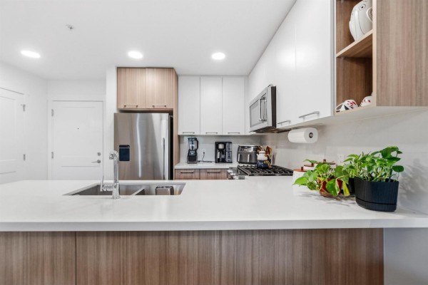 313 14022 North Bluff Road, White Rock, BC V4B0B7 Photo 5