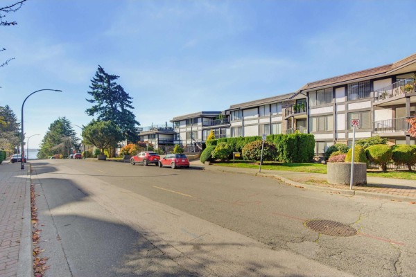 313 1437 Foster Street, White Rock, BC V4B3X6 Photo 2