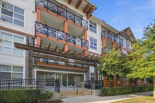 313 14550 Winter Crescent, Surrey, BC V4P0G4 Photo 2