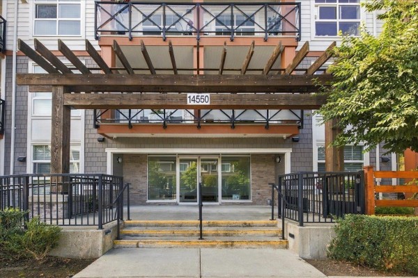 313 14550 Winter Crescent, Surrey, BC V4P0G4 Photo 3