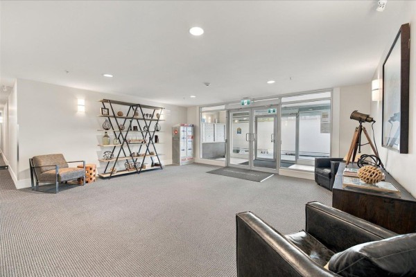 313 14550 Winter Crescent, Surrey, BC V4P0G4 Photo 4