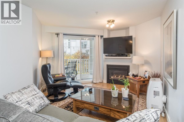 313 147 E 1st Street, North Vancouver, BC V7L1B2 Photo 4
