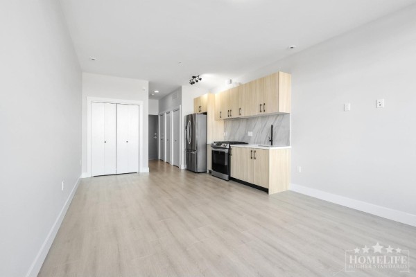 313 14858 60 Avenue, Surrey, BC V3S0B5 Photo 3