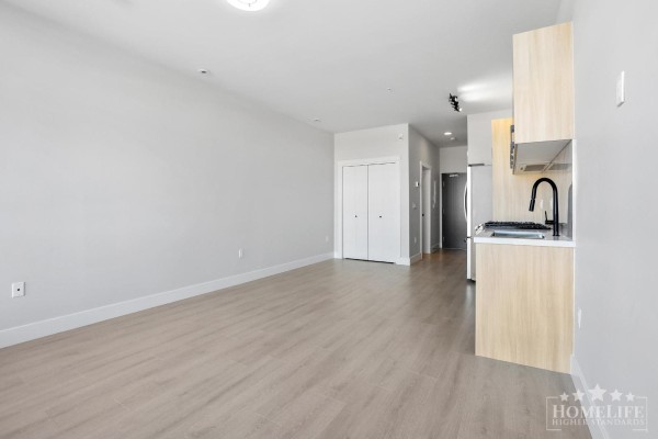 313 14858 60 Avenue, Surrey, BC V3S0B5 Photo 5