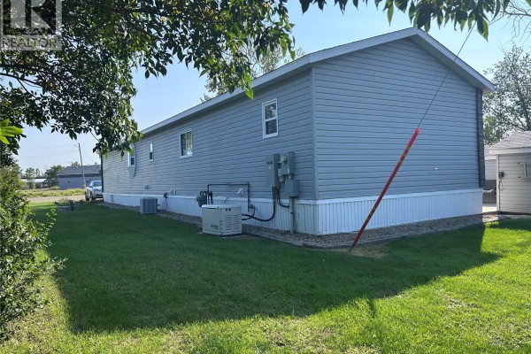 Kitchen - 313 1st Street N, North Portal, SK S0C1W0 Photo 3