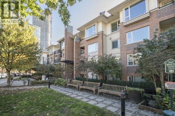 313 4728 Dawson Street, Burnaby, BC V5C0A9 Photo 2