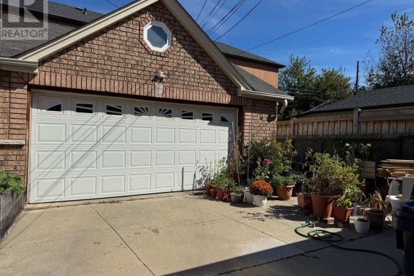 Kitchen - 313 Glenholme Avenue, Toronto, ON M6E3E2 Photo 2