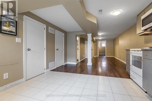 Living room - 313 Glenholme Avenue, Toronto, ON M6E3E2 Photo 4