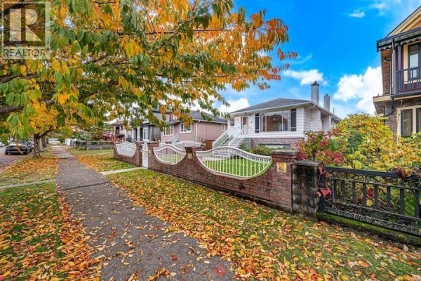 3136 E 53rd Avenue, Vancouver, BC V5S1W5 Photo 2