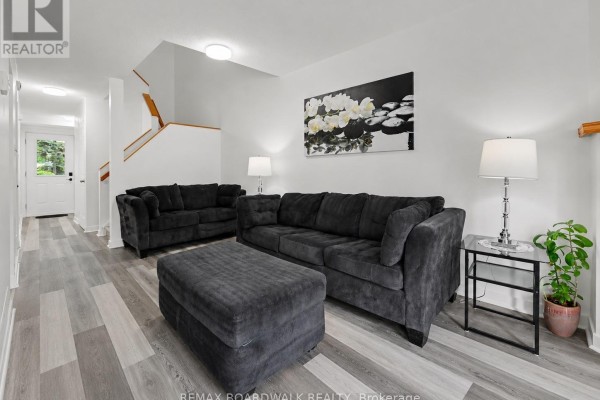 314 Valade Crescent, Ottawa, ON K4A2X4 Photo 5