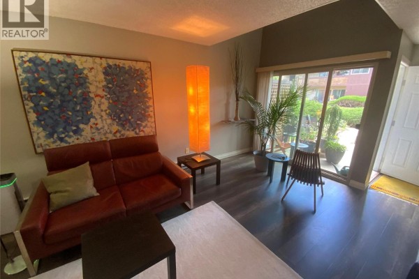 Full bathroom - 3140 Wilson Street Unit# 216, Penticton, BC V2A7K4 Photo 4