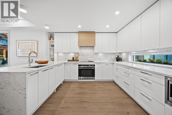 3140 Woodbine Drive, North Vancouver, BC V0V0V0 Photo 3