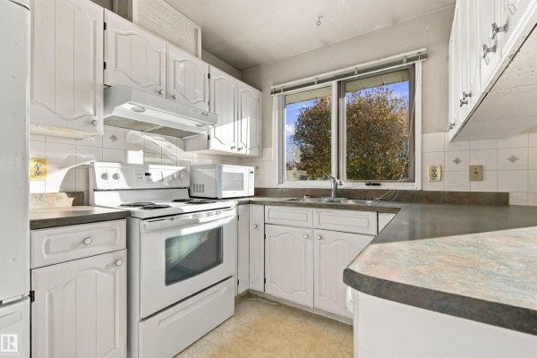 3143 78 St Nw, Edmonton, AB T6K3P1 Photo 5