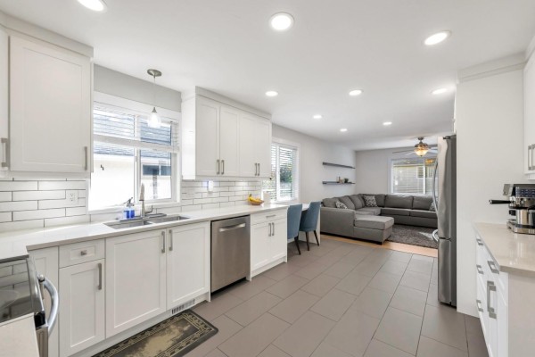 3149 Goldfinch Street, Abbotsford, BC V2T5R8 Photo 4