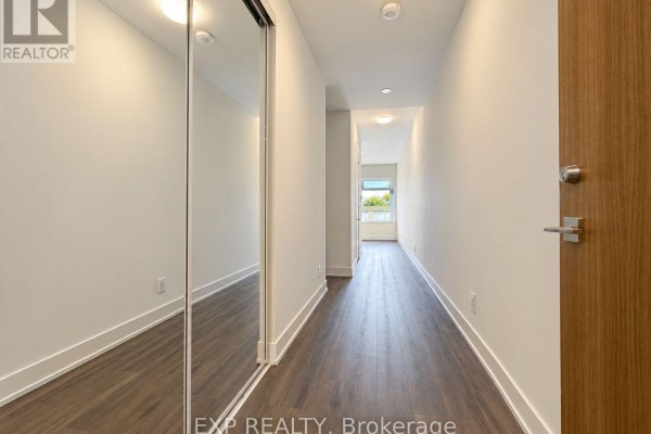 Kitchen - 315 - 111 St Clair Avenue W, Toronto, ON M4V1N5 Photo 3