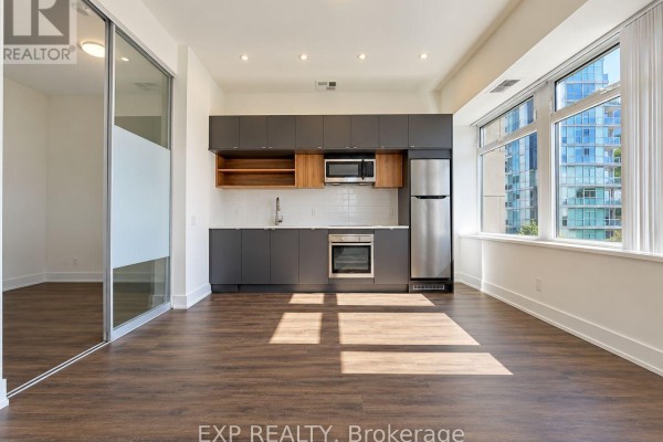 Bedroom - 315 - 111 St Clair Avenue W, Toronto, ON M4V1N5 Photo 4