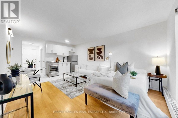Living room - 315 - 123 Woobine Avenue, Toronto, ON M4L3V8 Photo 3