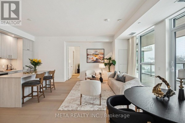 Living area with kitchen island and bar stools, overlooking the dining and living spaces. - 315 - 399 Royal Orchard Boulevard, Markham