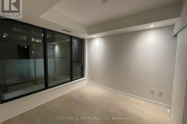 Living room - 315 - 840 St Clair Avenue W, Toronto, ON M6C1C1 Photo 2