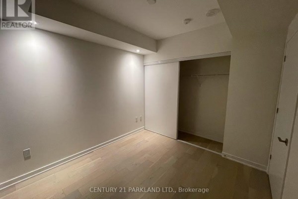 Kitchen - 315 - 840 St Clair Avenue W, Toronto, ON M6C1C1 Photo 3