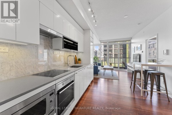 Kitchen - 315 - 90 Queens Wharf Road, Toronto, ON M5V0J4 Photo 2
