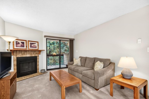 315 10530 154 Street, Surrey, BC V3R8A2 Photo 2