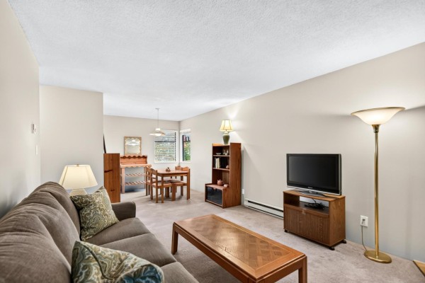 315 10530 154 Street, Surrey, BC V3R8A2 Photo 3