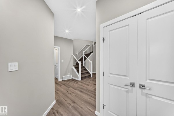 Family room - 315 35 Av Nw, Edmonton, AB T6T2P8 Photo 4