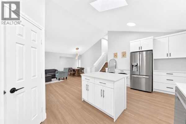 Bedroom - 315 Appleglen Place Se, Calgary, AB T2A7V9 Photo 4