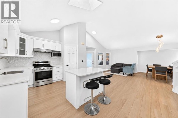 3pc Bathroom - 315 Appleglen Place Se, Calgary, AB T2A7V9 Photo 5