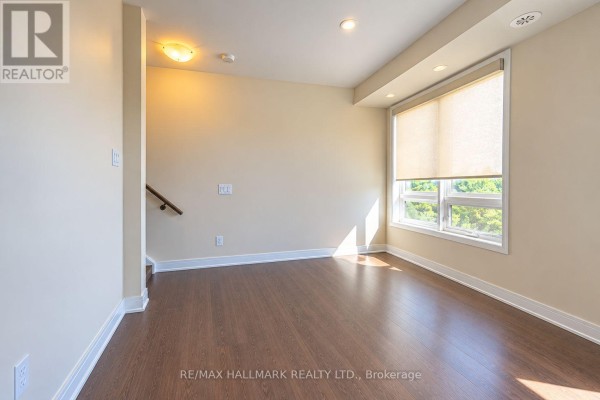 Kitchen - 315 D - 1100 Briar Hill Avenue, Toronto, ON M6B0A9 Photo 3