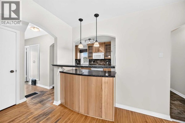 Living room - 315 Spruce Street, Springbrook, AB T4S1V4 Photo 5