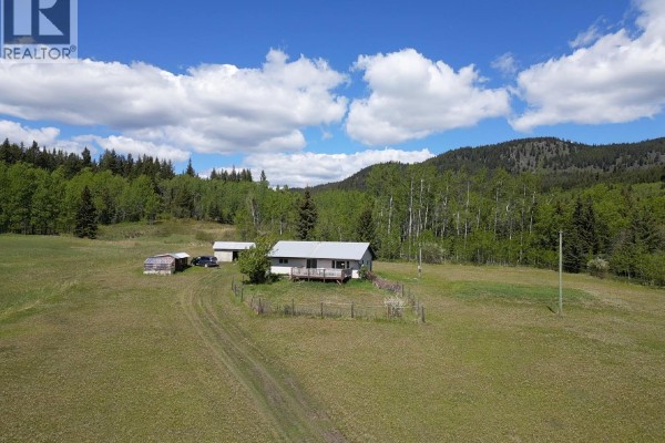 Living room - 3150 Francois Lake Road, Fraser Lake, BC V0J1S0 Photo 3