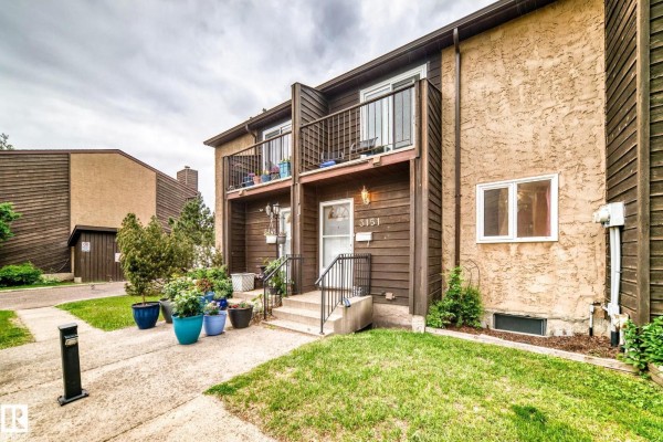 Kitchen - 3151 139 Av Nw, Edmonton, AB T5Y1R4 Photo 3