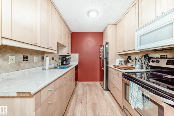 Primary Bedroom - 3151 139 Av Nw, Edmonton, AB T5Y1R4 Photo 4
