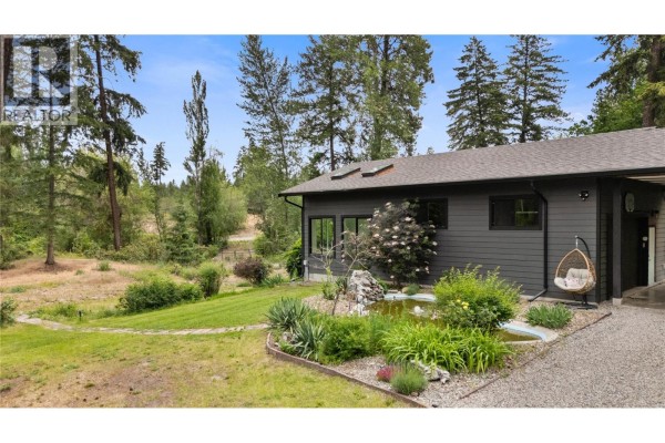 Sunroom - 3153 Hall Road, Kelowna, BC V1W2R8 Photo 2