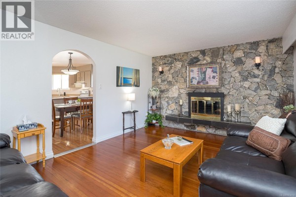Laundry room - 3155 Earl Grey St, Saanich, BC V9A1X1 Photo 2