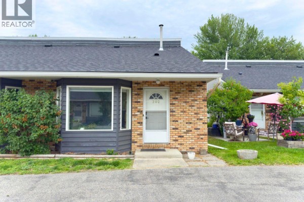 3pc Ensuite bath - 3155 Gordon Drive Unit# 202, Kelowna, BC V1W3N5 Photo 2