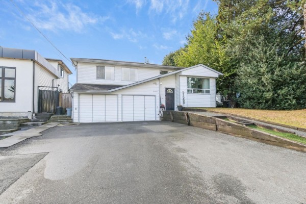 31568 Oakridge Crescent, Abbotsford, BC V2T6A6 Photo 2