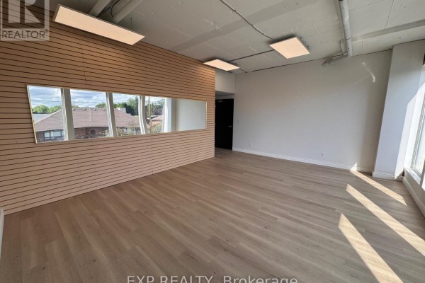 316 - 230 Lakeshore Road E, Mississauga, ON L5G1G7 Photo 3