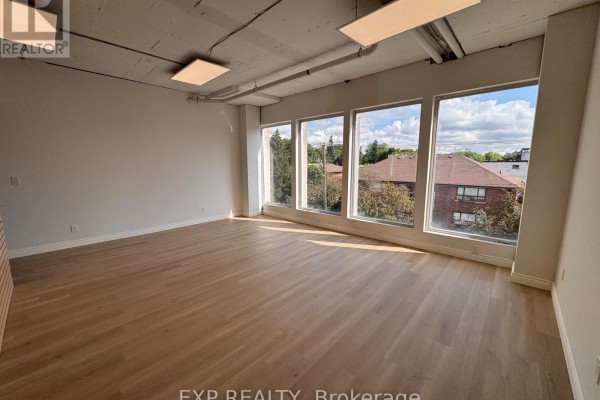 316 - 230 Lakeshore Road E, Mississauga, ON L5G1G7 Photo 4
