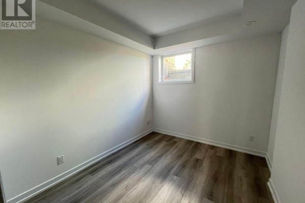 316 - 5 Bancroft Lane, Richmond Hill, ON L4E1M1 Photo 4