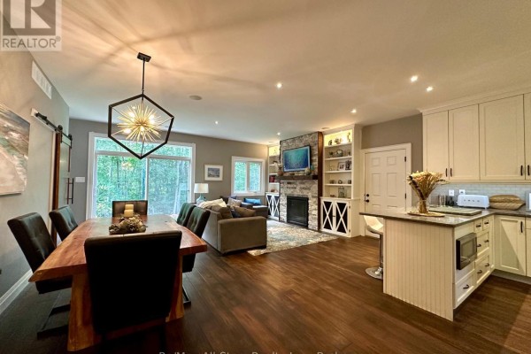 Foyer - 316 1/2 Riverside Drive, Kawartha Lakes, ON K0M1A0 Photo 4