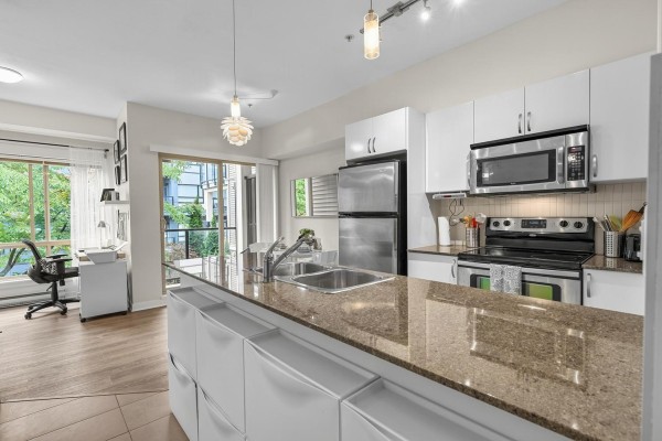 Kitchen with granite island, stainless steel appliances, and a home office area. - 316 13789 107a Avenue, Surrey